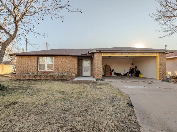408 E Ida Ave, Electra, TX 76360