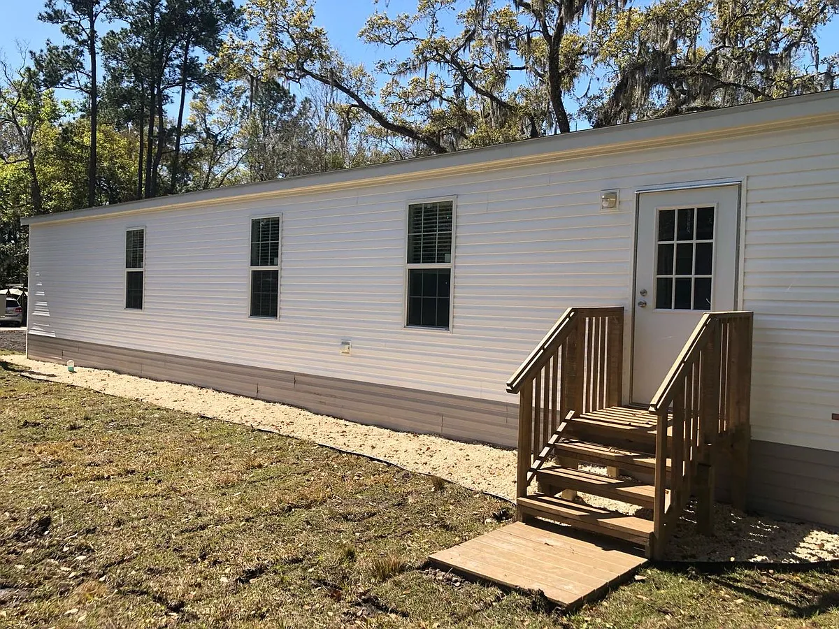 Building Photo - 18043 Ferry Ave