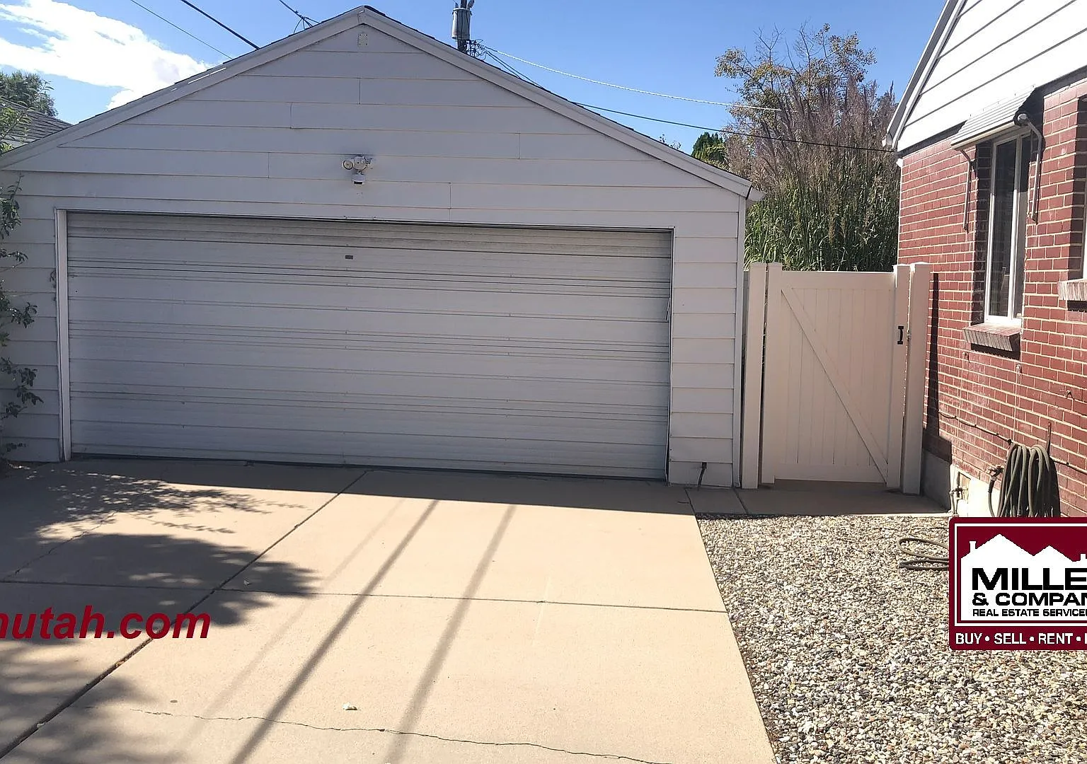 Nice Duplex with 2 Car Garage! — Photo 2