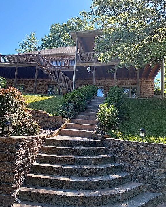 1st image of 1319 E Lake Dr #1