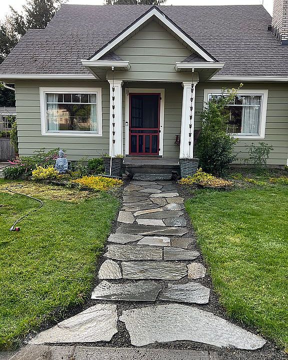 2nd image of 715 SE 49th Ave