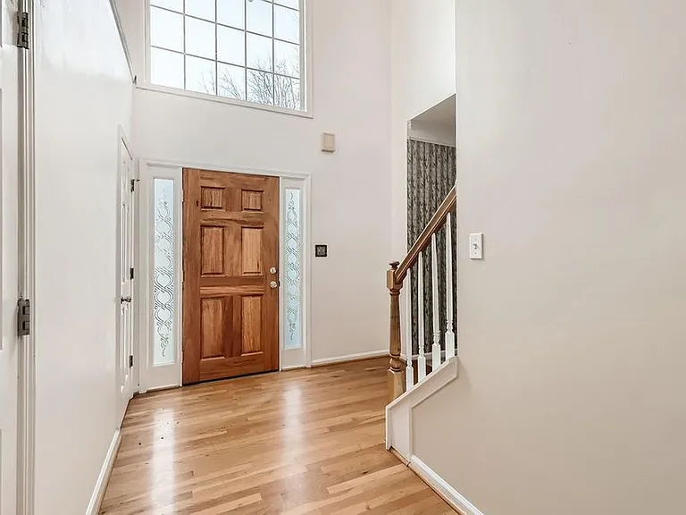 390 Saddle Bridge Dr — Photo 2