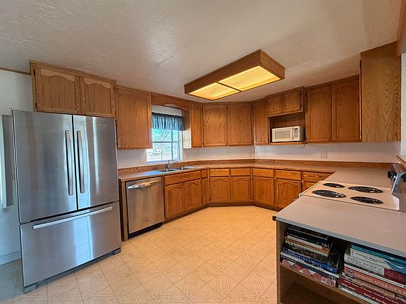 4th image of 471-675 Shirley Ln