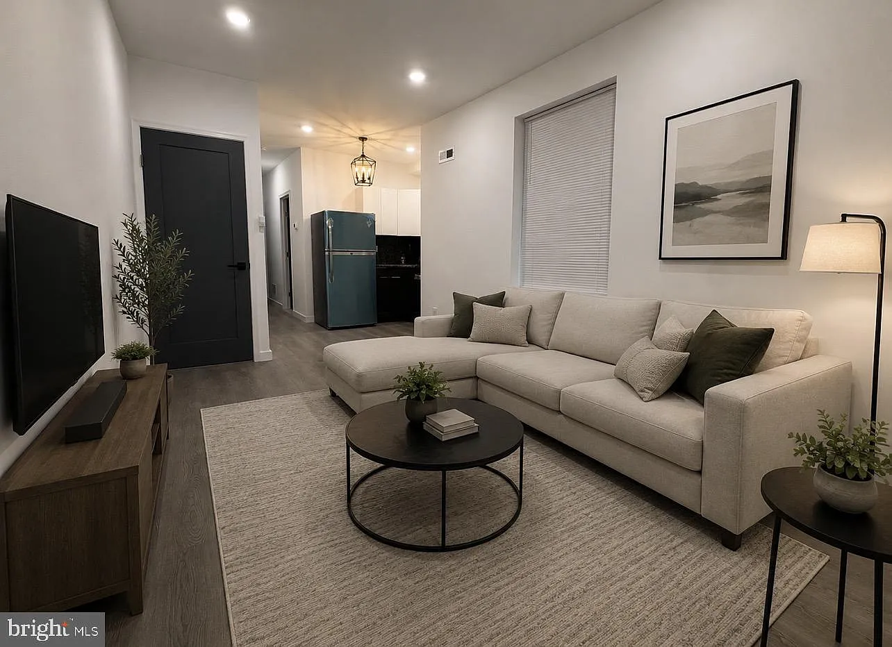 2 bed, 1.0 bath, 1160 sqft, $1,450 — Photo 1