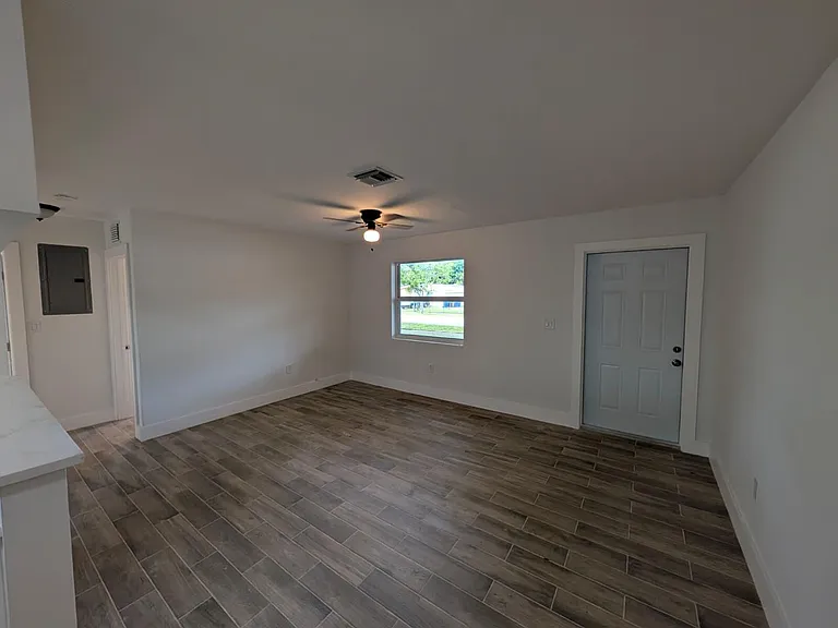 1733 NW 18th St — Photo 16