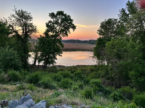 220 Tuckaway Ln, Tappahannock, VA 22560