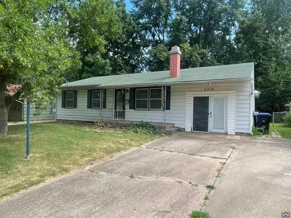 5219 SW 27th Ter, Topeka, KS 66614
