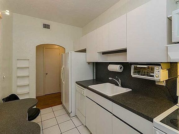 5th image of 1573 Pennsylvania Ave APT 1