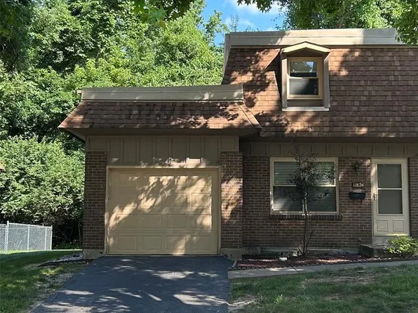 11824 Sologne Ct, Maryland Heights, MO 63043