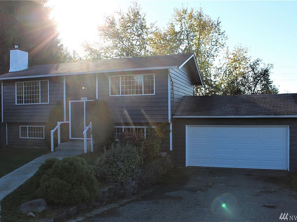 1st image of 824 92nd Ave SE