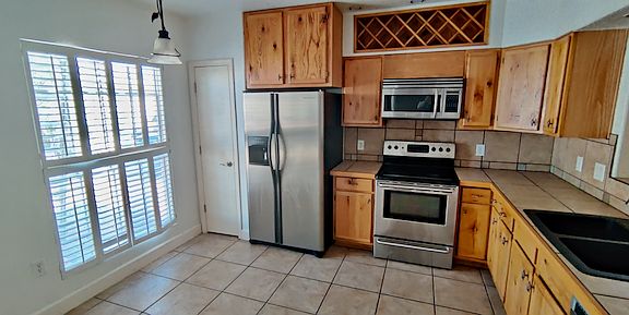 3rd image of 1114 N Madrid Ln