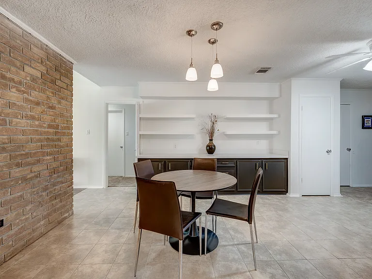 1722 S Kirkwood Rd — Photo 21