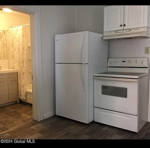 4th image of 9 Stoddard Avenue