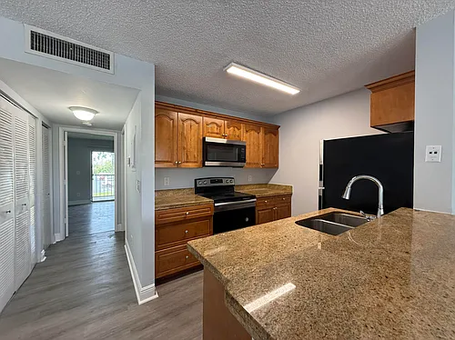 1722 Meadows Cir #W Photo 1