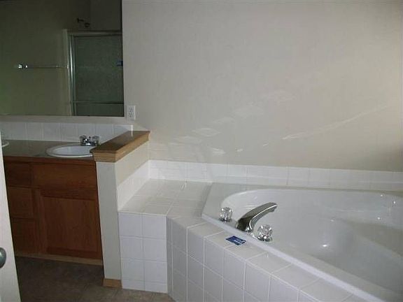 5th image of 17812 1st Ave E