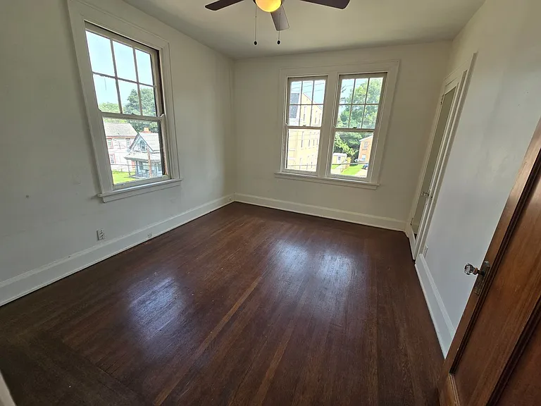 3745 Saint Lawrence Ave — Photo 13