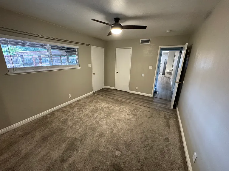 323 Garden Ct — Photo 5