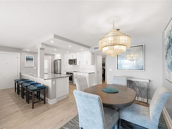 5th image of 222 Harbour DR #207