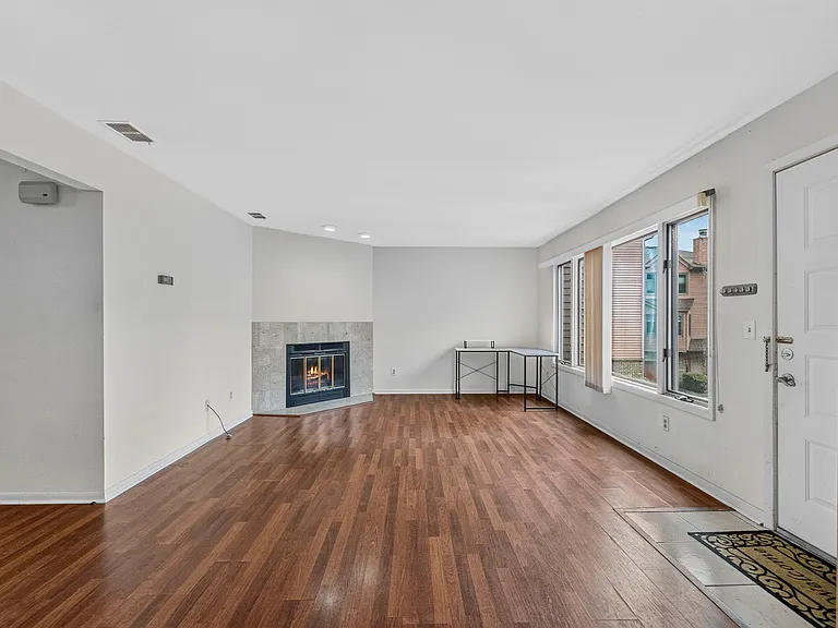 224 Washington Ave #B — Photo 2