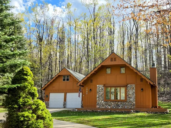 1743 Michaywe Dr, Gaylord, MI 49735