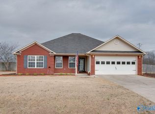 101 Turtle Point Dr, New Market, AL 35761