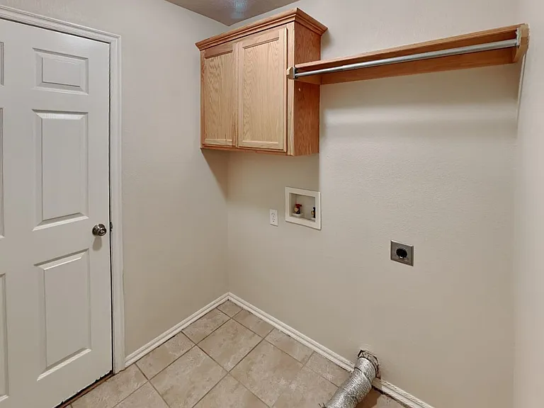 21886 Pioneer Cir — Photo 17