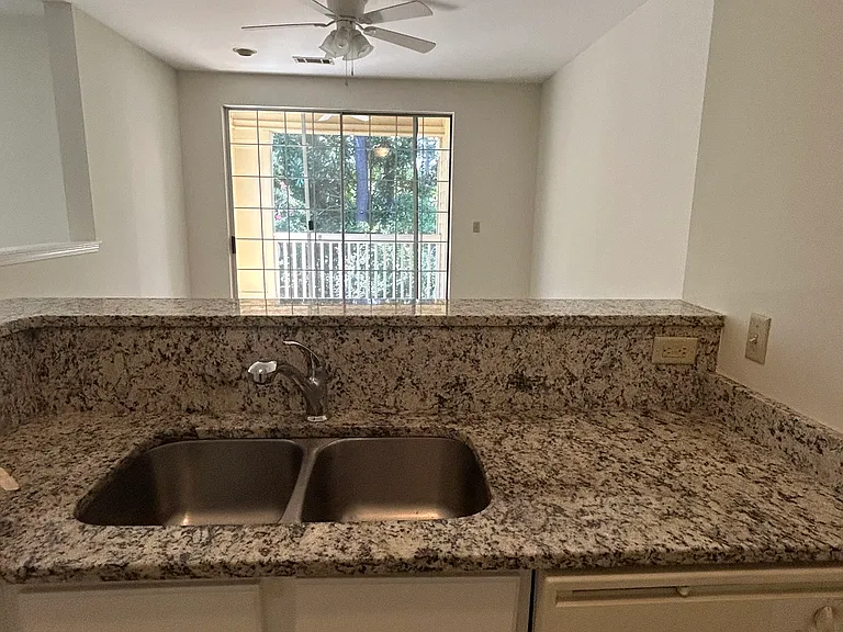 1600 Long Grove Dr #422 — Photo 6