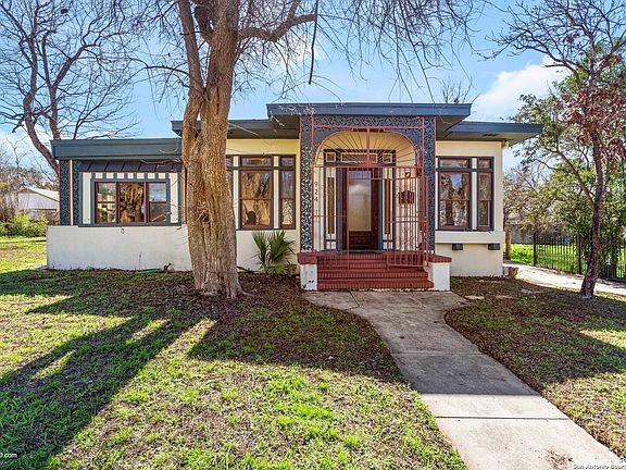 3rd image of 924 W Agarita Ave