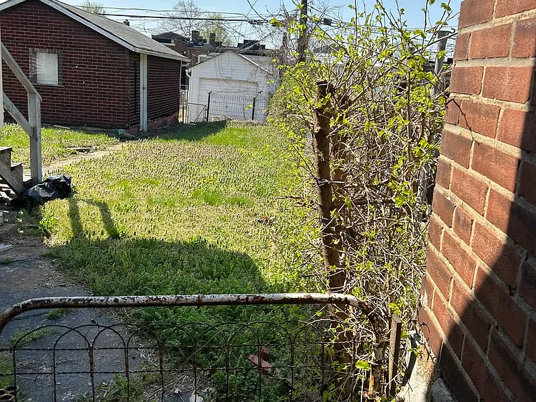 4890 Margaretta Ave — Photo 47