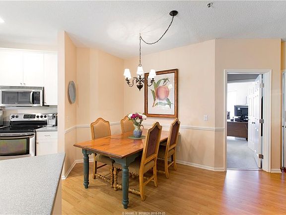 2nd image of 19 Lemoyne Ave APT 15