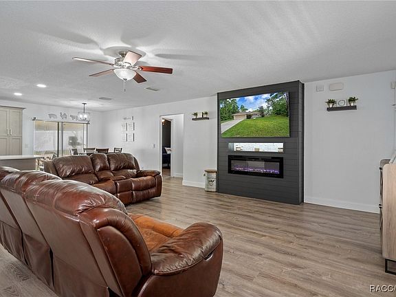 4th image of 2111 W Linden Dr