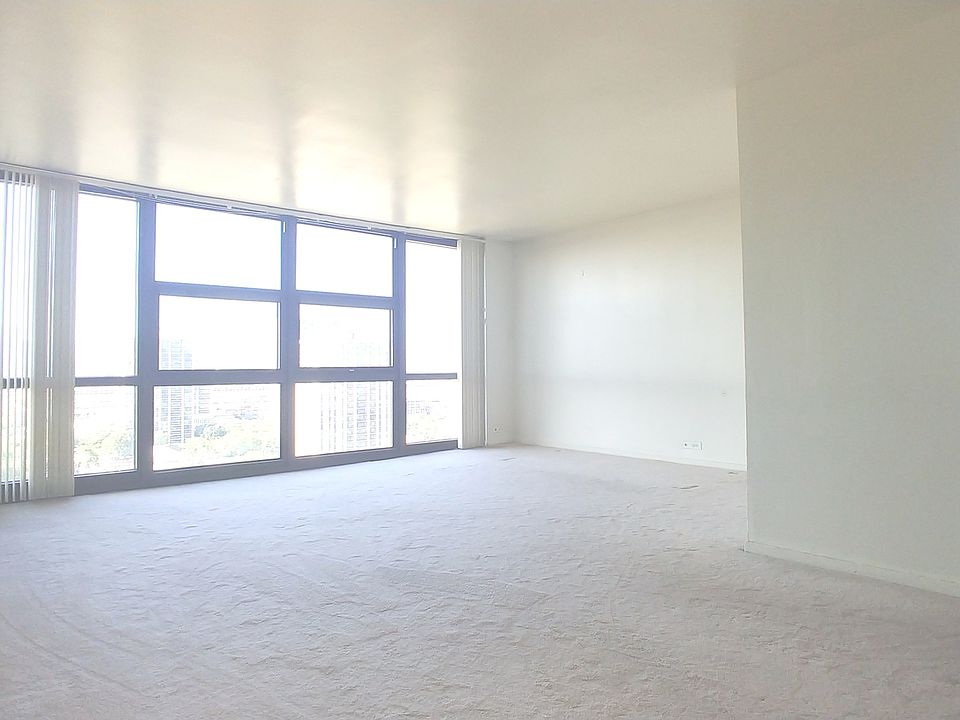 1st image of 2901 S Michigan Ave APT 1710