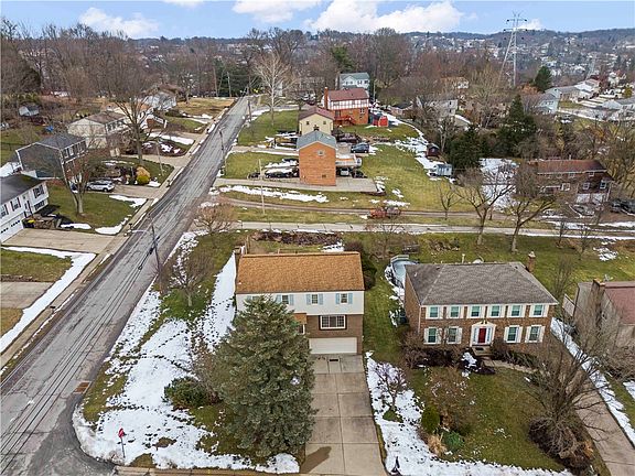 3rd image of 1101 Grouse Run Rd