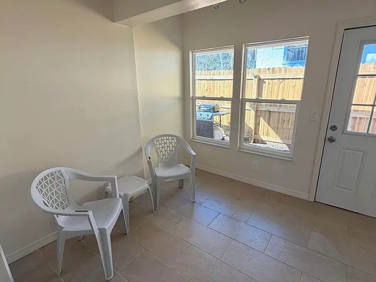 3347 Camelot Dr #B — Photo 4