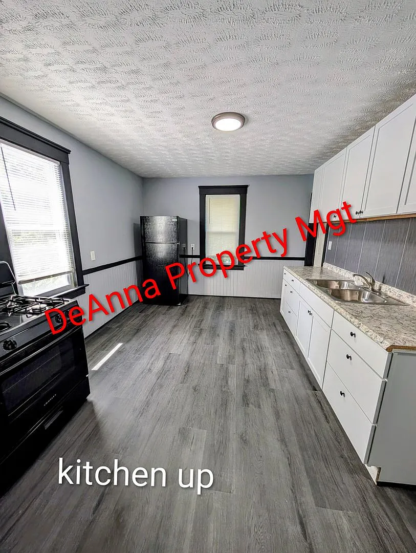 1431 Rowley Ave — Photo 3