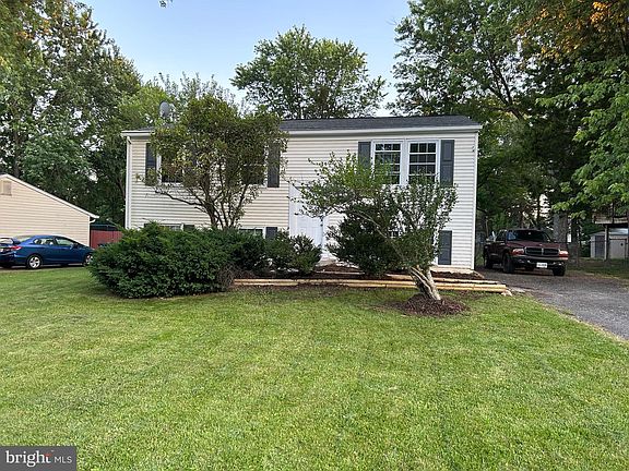 2nd image of 1311 Dulles Pl