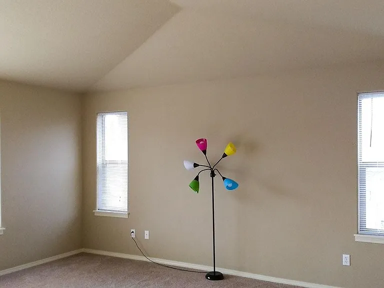 1400 NE Alexandria Pl — Photo 4