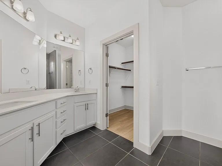 5915 Swayden Ln — Photo 24