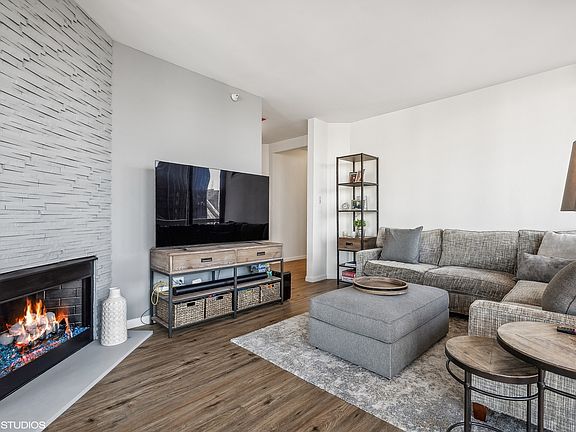 5th image of 222 N Columbus Dr APT 4801
