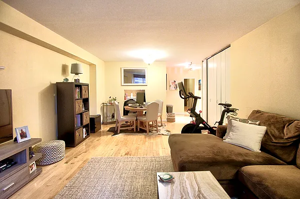 Rented by Compass | media 7