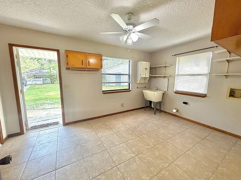 3990 Clearwater Ln — Photo 7