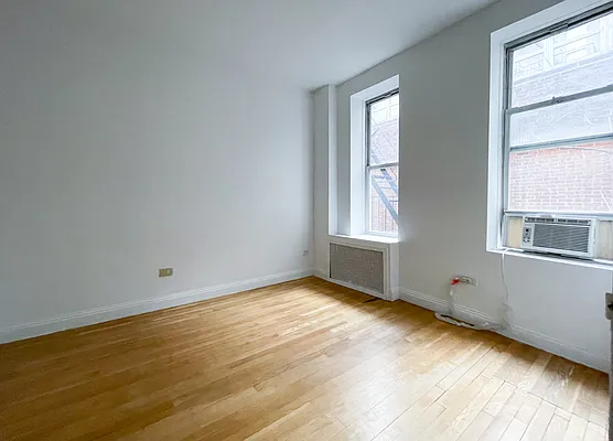 Rented by Kahen Properties | media 12