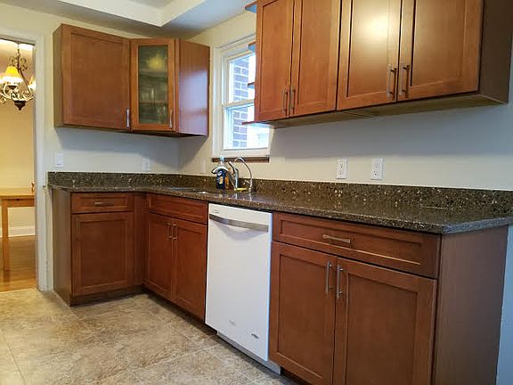 3rd image of 35464 W Chicago St