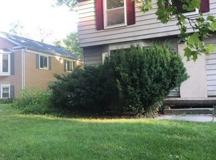 525 Village Dr, Lansing, MI 48911