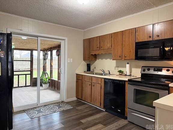 4th image of 20 Green Meadow Dr
