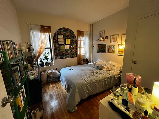 Rented by Salon Realty Corp | media 2