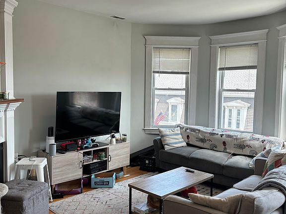 4th image of 137 P St #3