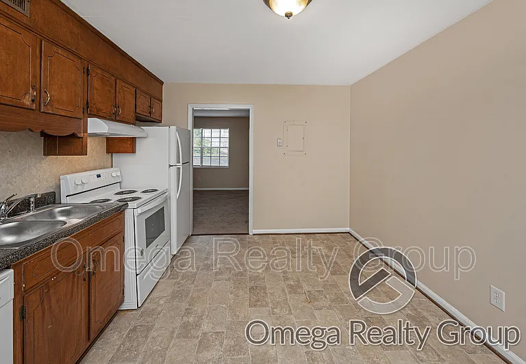 2020 High School Rd #A — Photo 13