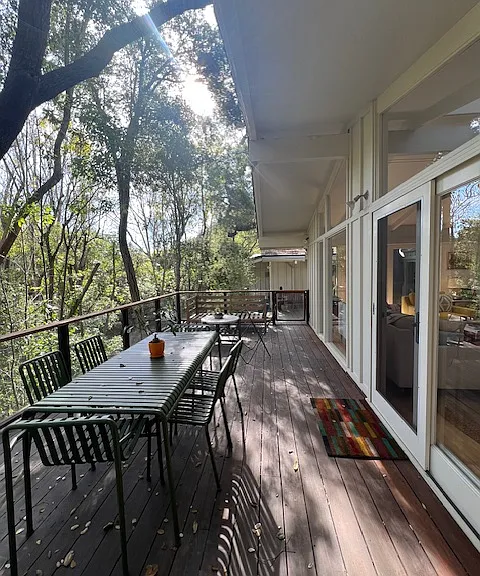 Full length redwood side deck with eating area