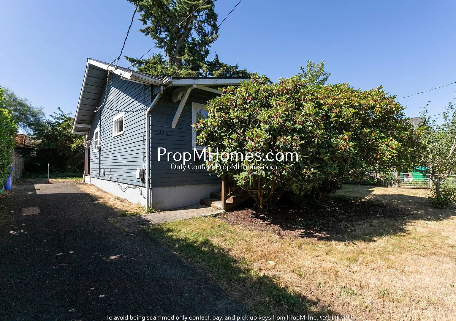Two Bedroom Bungalow in NE Portland! — Photo 2